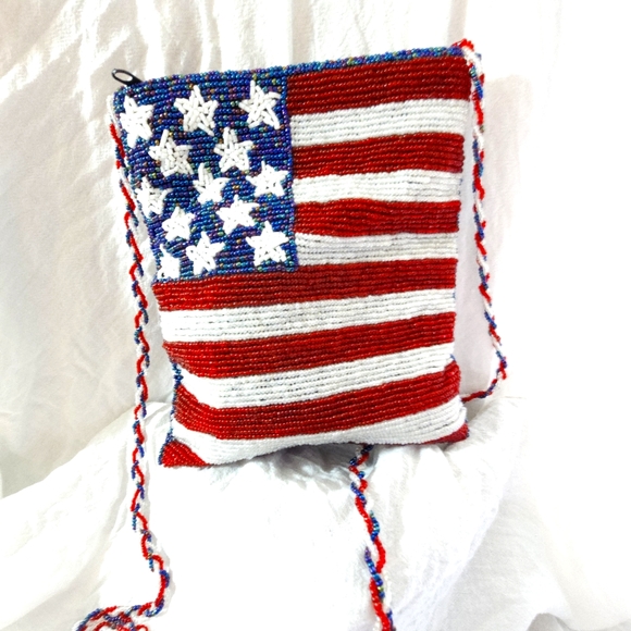 Elevate Your Style with Posh Picks' Expert Selections - Picture 2 of 10